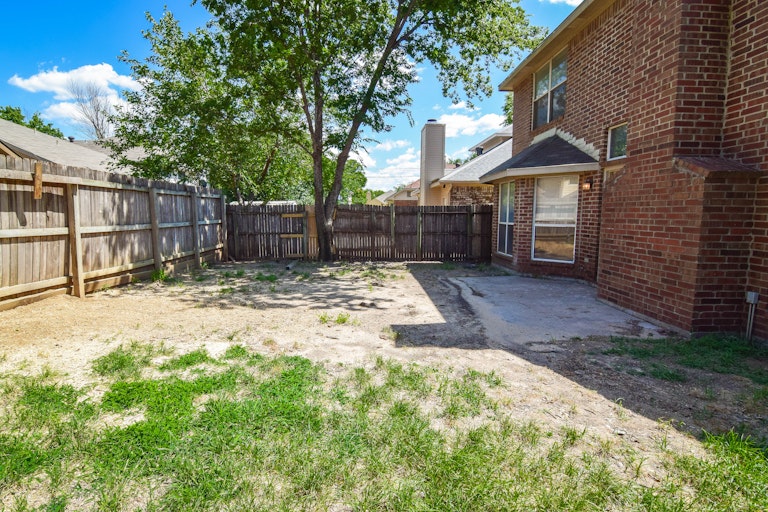 Photo 28 of 31 - 1337 Mimosa Ln, Lewisville, TX 75077