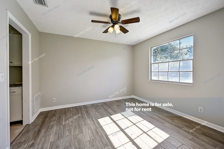 Photo 18 of 35 - 2590 Aquarius Rd, Orange Park, FL 32073