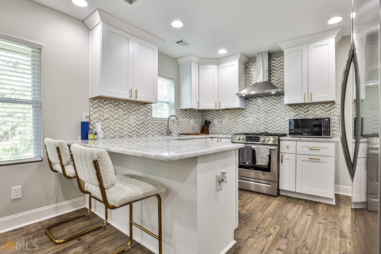 Photo 9 of 21 - 1963 Headland Dr, Atlanta, GA 30344
