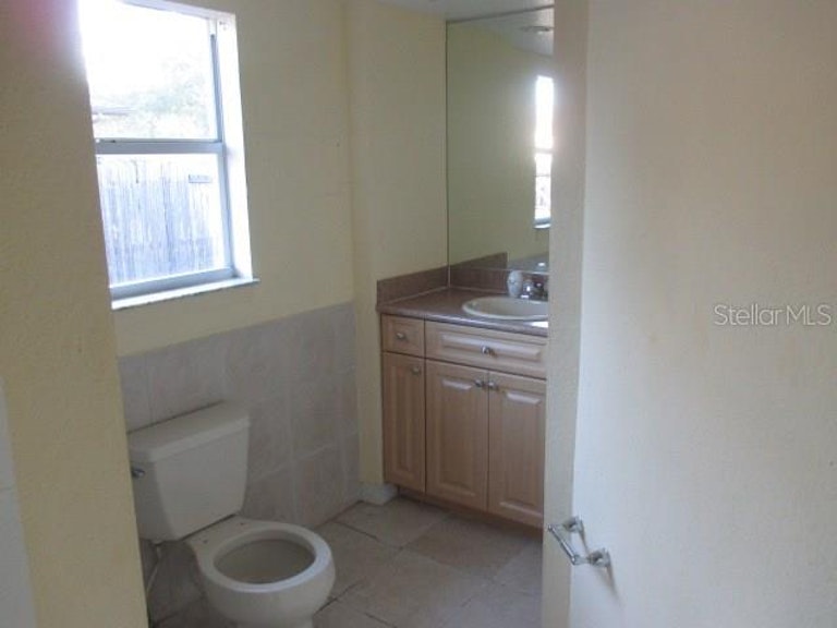 Photo 8 of 21 - 4052 San Luis Dr, Sarasota, FL 34235