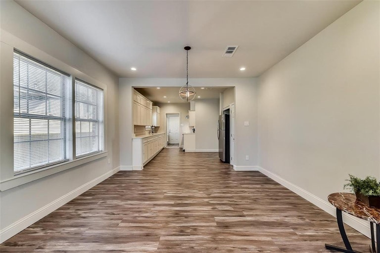 Photo 6 of 19 - 920 S Edgefield Ave, Dallas, TX 75208