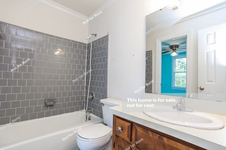Photo 12 of 24 - 1716 Carrington Dr, Raleigh, NC 27615