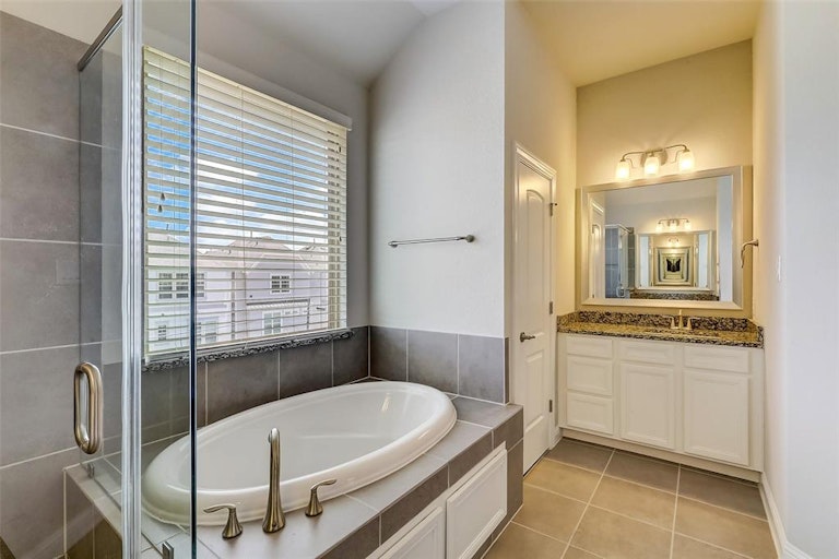 Photo 34 of 40 - 1704 Oak Leaf Pass Dr, Houston, TX 77055
