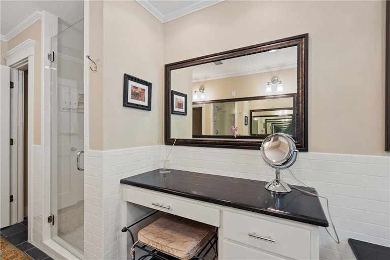 Photo 27 of 39 - 2901 Clearview Dr, Austin, TX 78703
