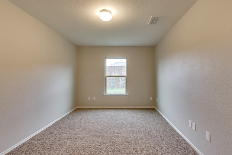 Photo 14 of 31 - 5409 Shady Springs Trl, Fort Worth, TX 76179