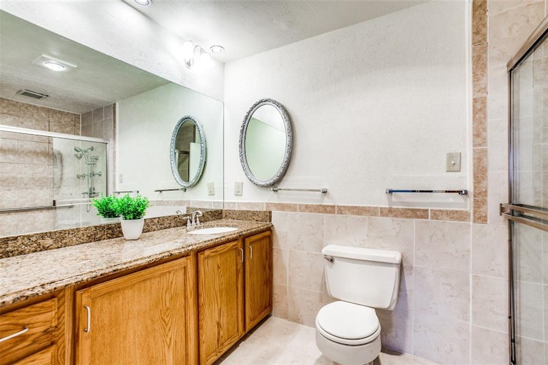 Photo 21 of 25 - 6006 Excalibur Dr, Garland, TX 75044