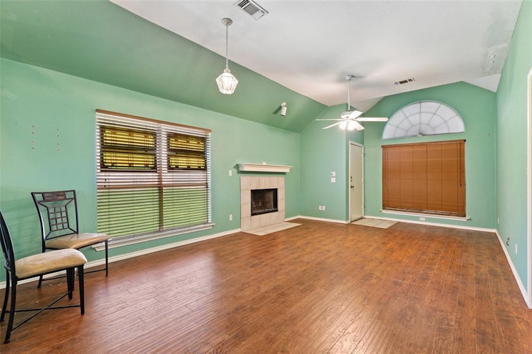 Photo 6 of 26 - 405 Crowe Dr, Euless, TX 76040