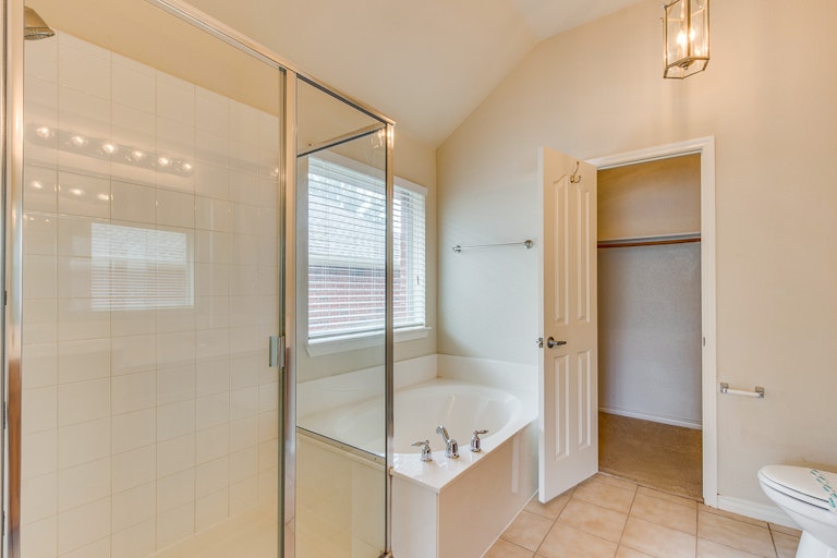 Photo 20 of 31 - 7809 Loma Alta Trl, McKinney, TX 75070