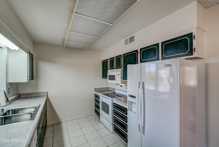 Photo 20 of 32 - 14444 N Lakeforest Dr, Sun City, AZ 85351