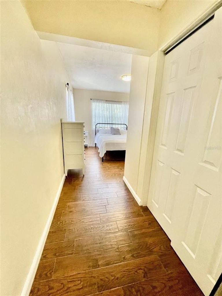 Photo 6 of 23 - 550 E Thelma St, Lake Alfred, FL 33850