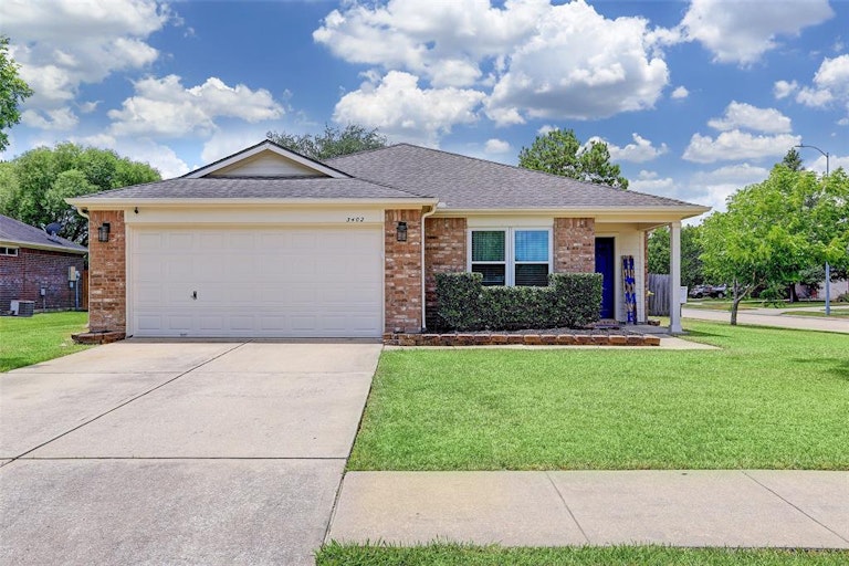 Photo 1 of 22 - 3402 Huisache Blvd, Pearland, TX 77581
