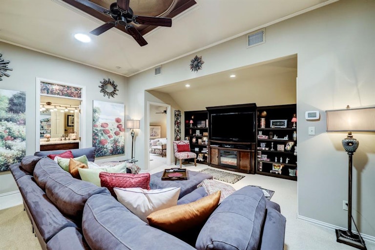 Photo 29 of 36 - 1518 Pine Chase Dr, Houston, TX 77055
