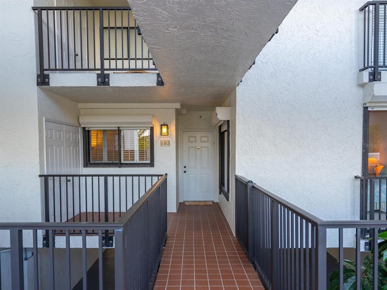 Photo 10 of 39 - 1485 Gulf Of Mexico Dr #103, Longboat Key, FL 34228