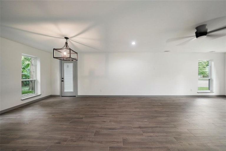 Photo 5 of 31 - 5402 Enchanted Mist Dr, Humble, TX 77346