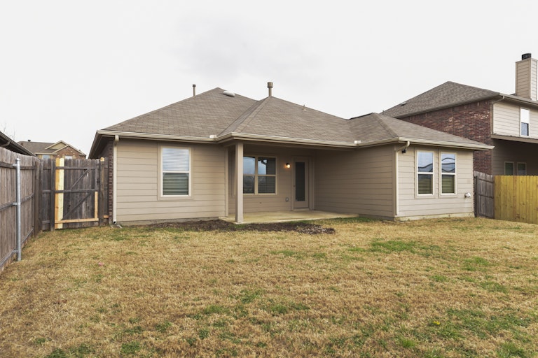 Photo 5 of 26 - 14313 Mariposa Lily Ln, Haslet, TX 76052