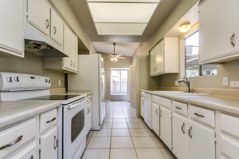 Photo 3 of 28 - 4326 N 29th Pl, Phoenix, AZ 85016