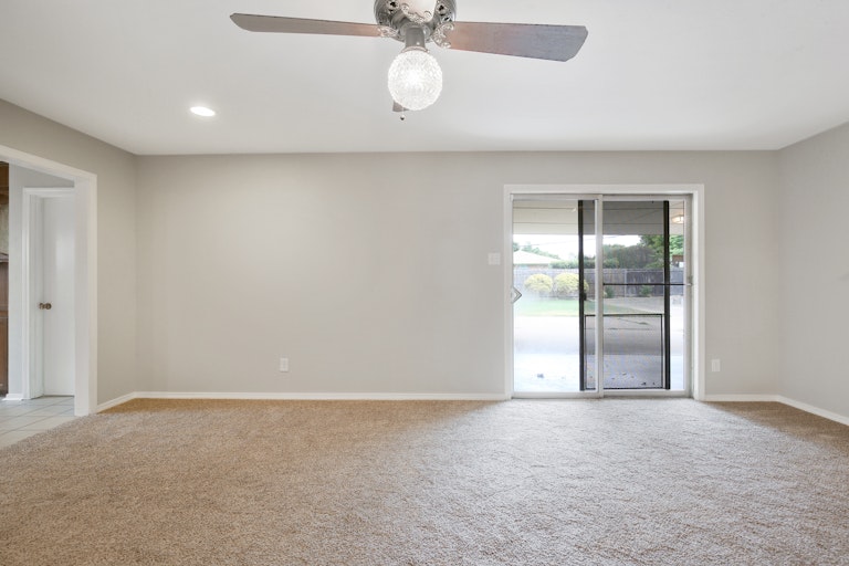 Photo 12 of 24 - 3528 Wren Ave, Fort Worth, TX 76133