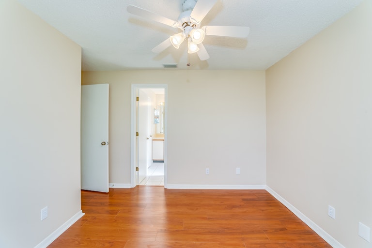 Photo 15 of 24 - 11870 Ottawa Ave, Orlando, FL 32837