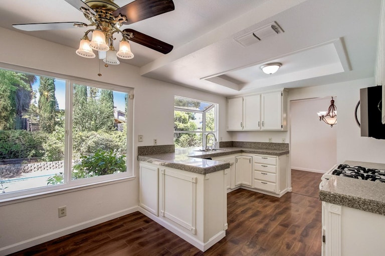 Photo 17 of 27 - 8121 Garryanna Dr, Citrus Heights, CA 95610