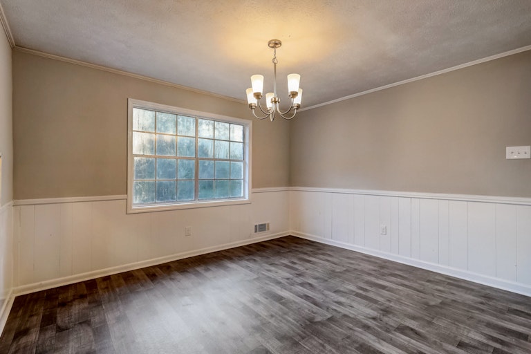 Photo 18 of 28 - 1518 Tanglewood Way NW, Conyers, GA 30012