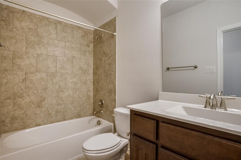 Photo 23 of 35 - 2832 Saddle Creek Dr, Fort Worth, TX 76177