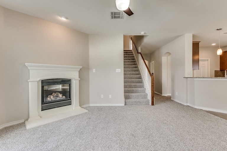 Photo 2 of 28 - 905 Charleston Ln, Savannah, TX 76227