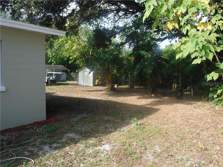 Photo 14 of 25 - 2184 Colonial Ave, Lakeland, FL 33801