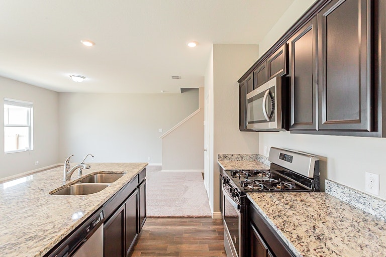 Photo 11 of 21 - 4848 Hallies Gdn, Saint Hedwig, TX 78152