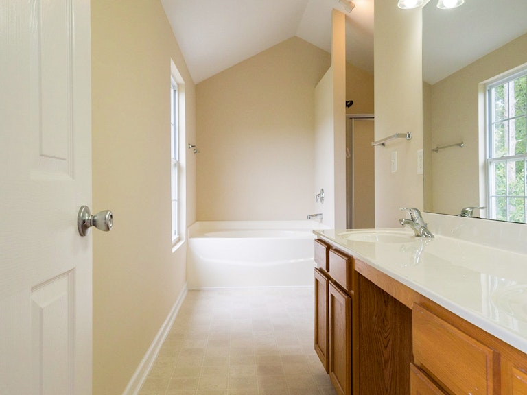 Photo 4 of 23 - 2601 Blue Iris Ln, Durham, NC 27703