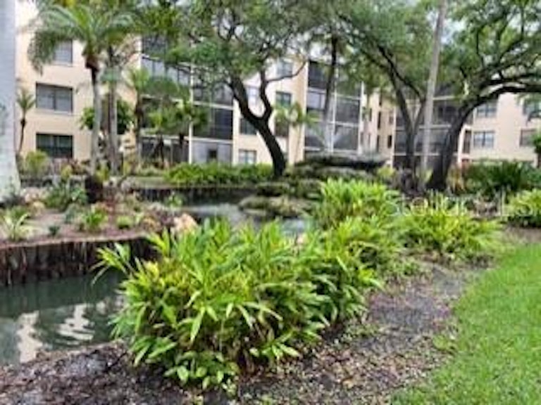 Photo 32 of 40 - 635 30th Ave W Unit F306, Bradenton, FL 34205
