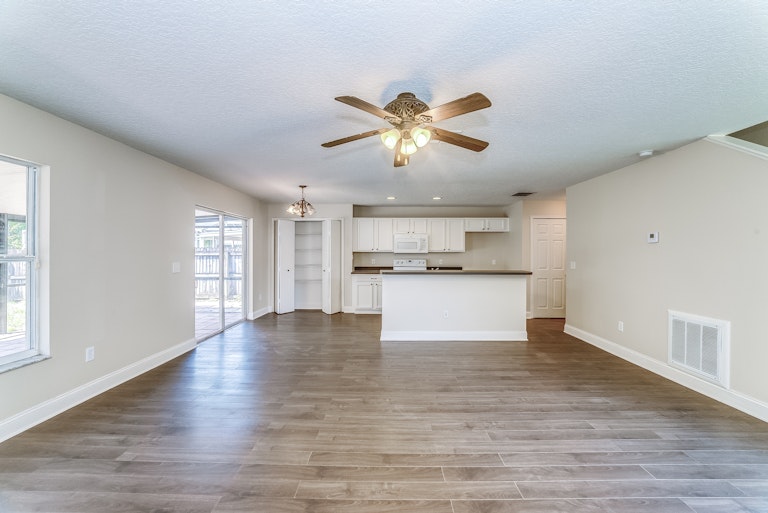 Photo 5 of 23 - 2206 Stone Abbey Blvd, Orlando, FL 32828