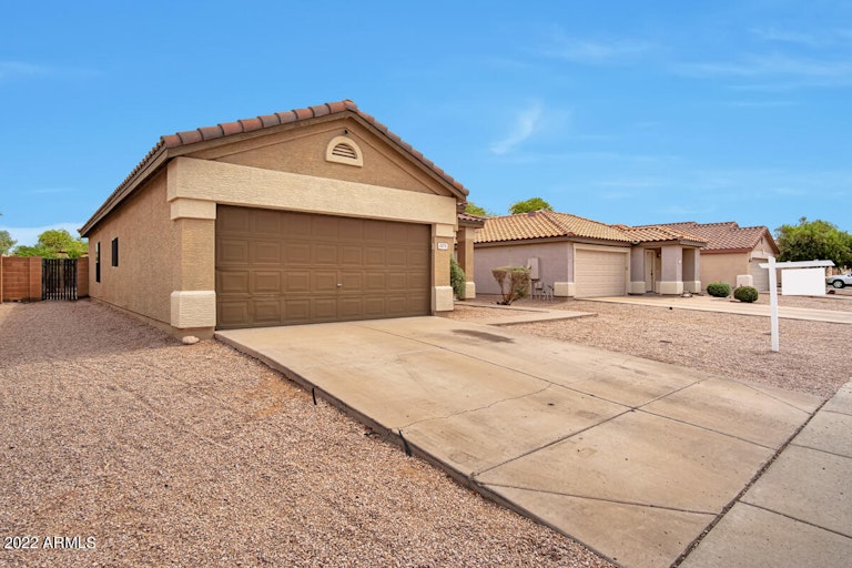 Photo 1 of 15 - 2272 W 22nd Ave, Apache Junction, AZ 85120