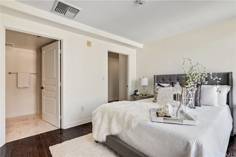 Photo 16 of 46 - 10795 Wilshire Blvd #402, Los Angeles, CA 90024