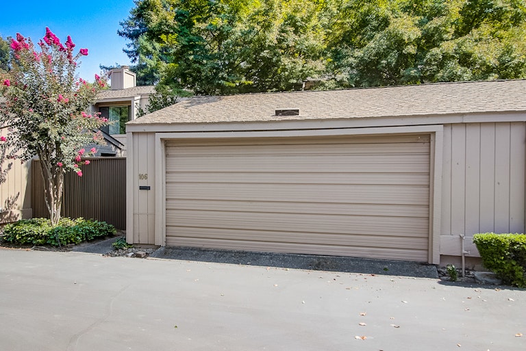 Photo 35 of 35 - 106 Hartnell Pl, Sacramento, CA 95825