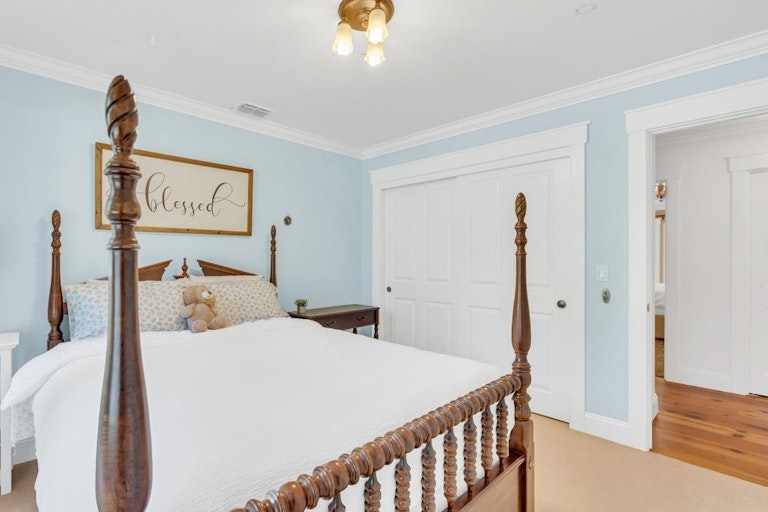 Photo 31 of 44 - 9245 Laguna Lake Way, Elk Grove, CA 95758