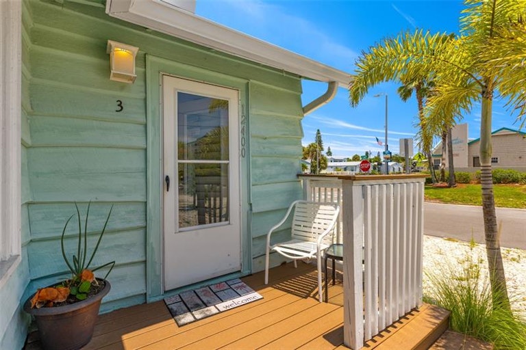Photo 21 of 52 - 12400 Gulf Blvd #1, Saint Petersburg, FL 33706
