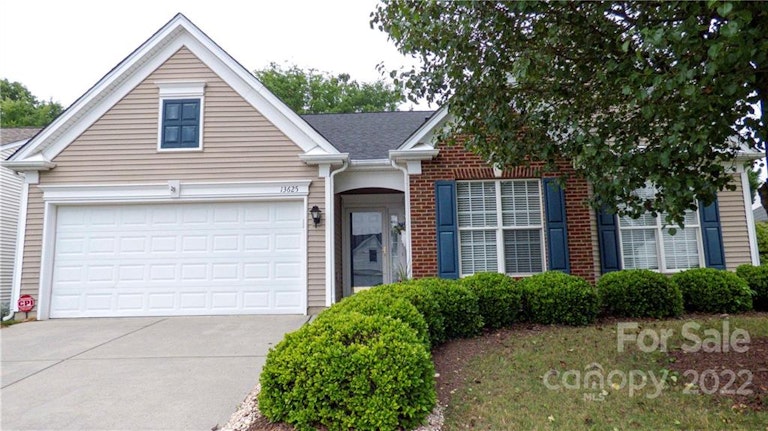 Photo 1 of 36 - 13625 Osprey Knoll Dr, Charlotte, NC 28269
