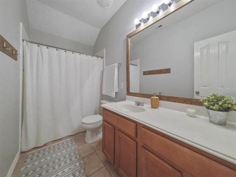 Photo 16 of 18 - 14127 Austin Hollow Ct, Houston, TX 77044