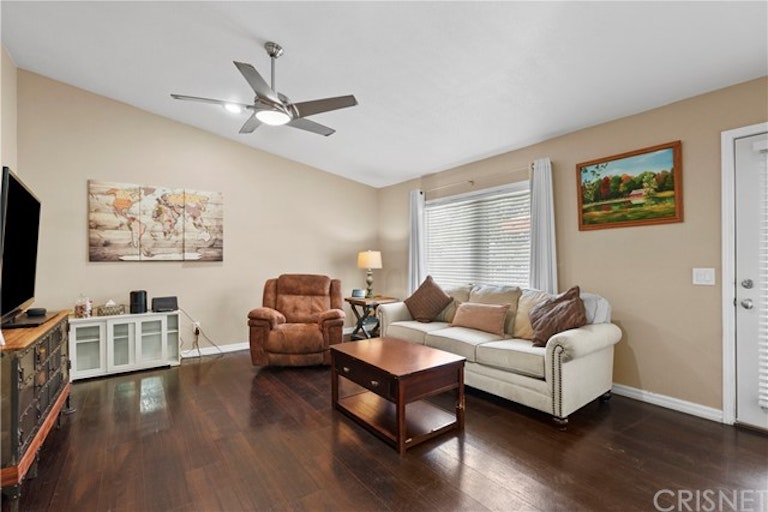 Photo 7 of 28 - 31662 Hipshot Dr, Castaic, CA 91384