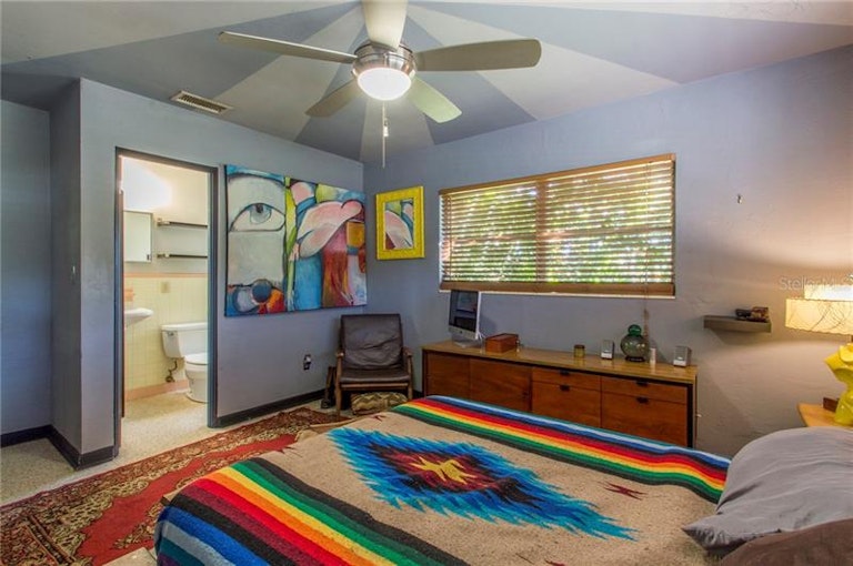 Photo 11 of 19 - 5690 Dr Martin Luther King Jr St S, Saint Petersburg, FL 33705