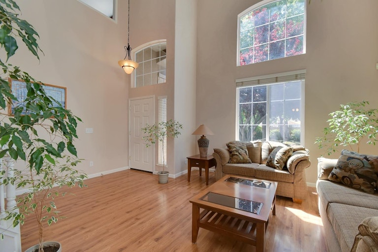 Photo 6 of 40 - 207 Nebraska Dr, Yuba City, CA 95991