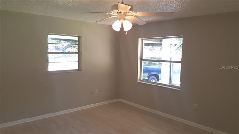Photo 3 of 23 - 3103 N Pineway Dr, Plant City, FL 33566