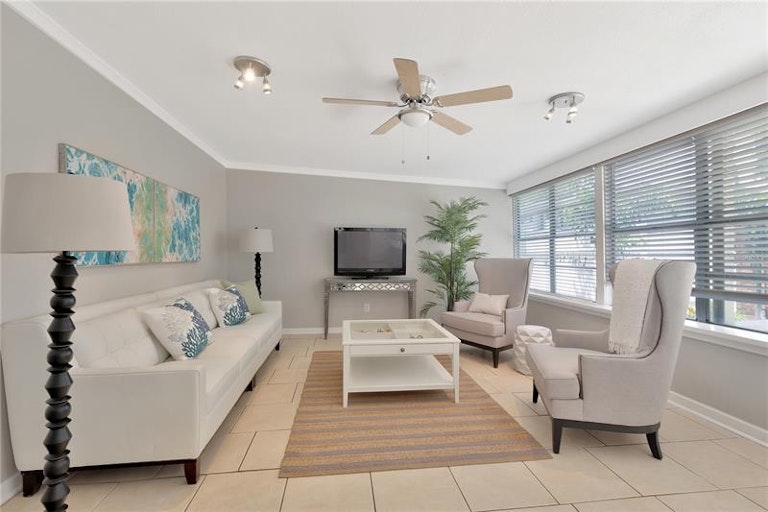 Photo 25 of 52 - 2302 S Arrawana Ave, Tampa, FL 33629