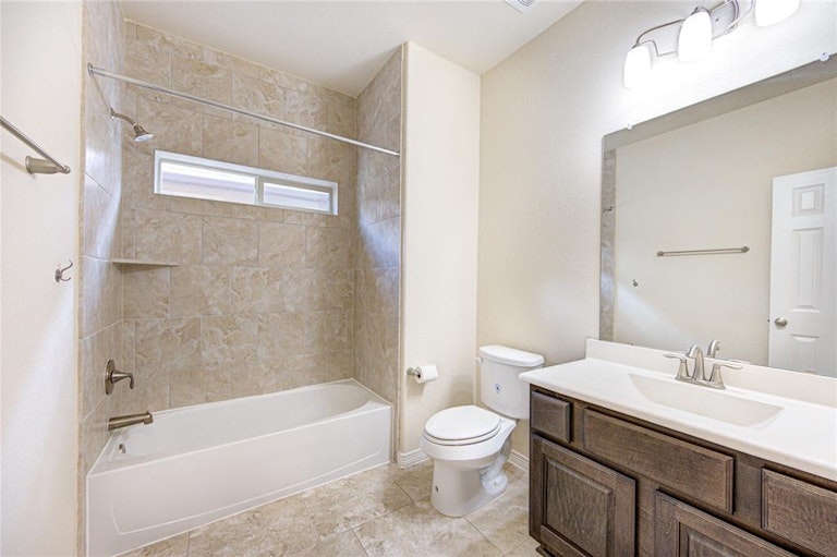 Photo 26 of 34 - 2811 Shadow Woods Ct, Houston, TX 77043