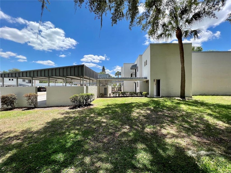 Photo 10 of 55 - 1823 Village Ct #1823, Mulberry, FL 33860