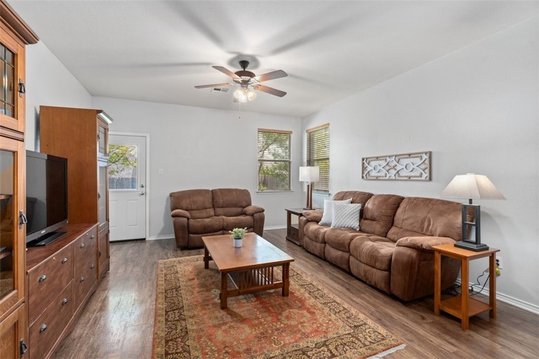 Photo 11 of 37 - 414 Las Colinas Dr, Leander, TX 78641