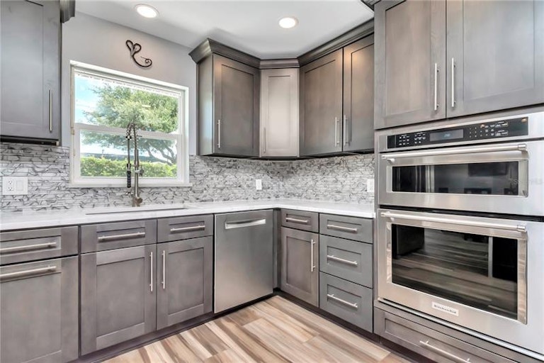 Photo 13 of 42 - 4301 Birch St NE, Saint Petersburg, FL 33703