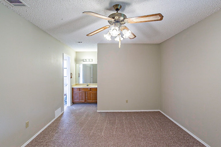 Photo 12 of 18 - 5535 Needville, San Antonio, TX 78233