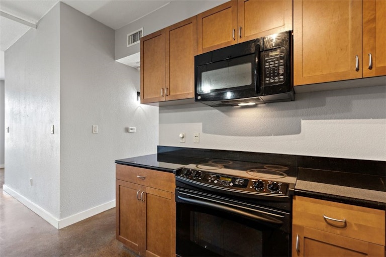 Photo 10 of 32 - 711 W 26th St #701, Austin, TX 78705