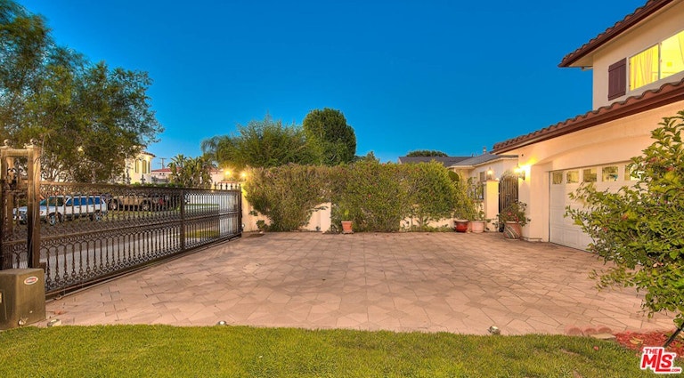 Photo 9 of 54 - 14826 Otsego St, Sherman Oaks, CA 91403